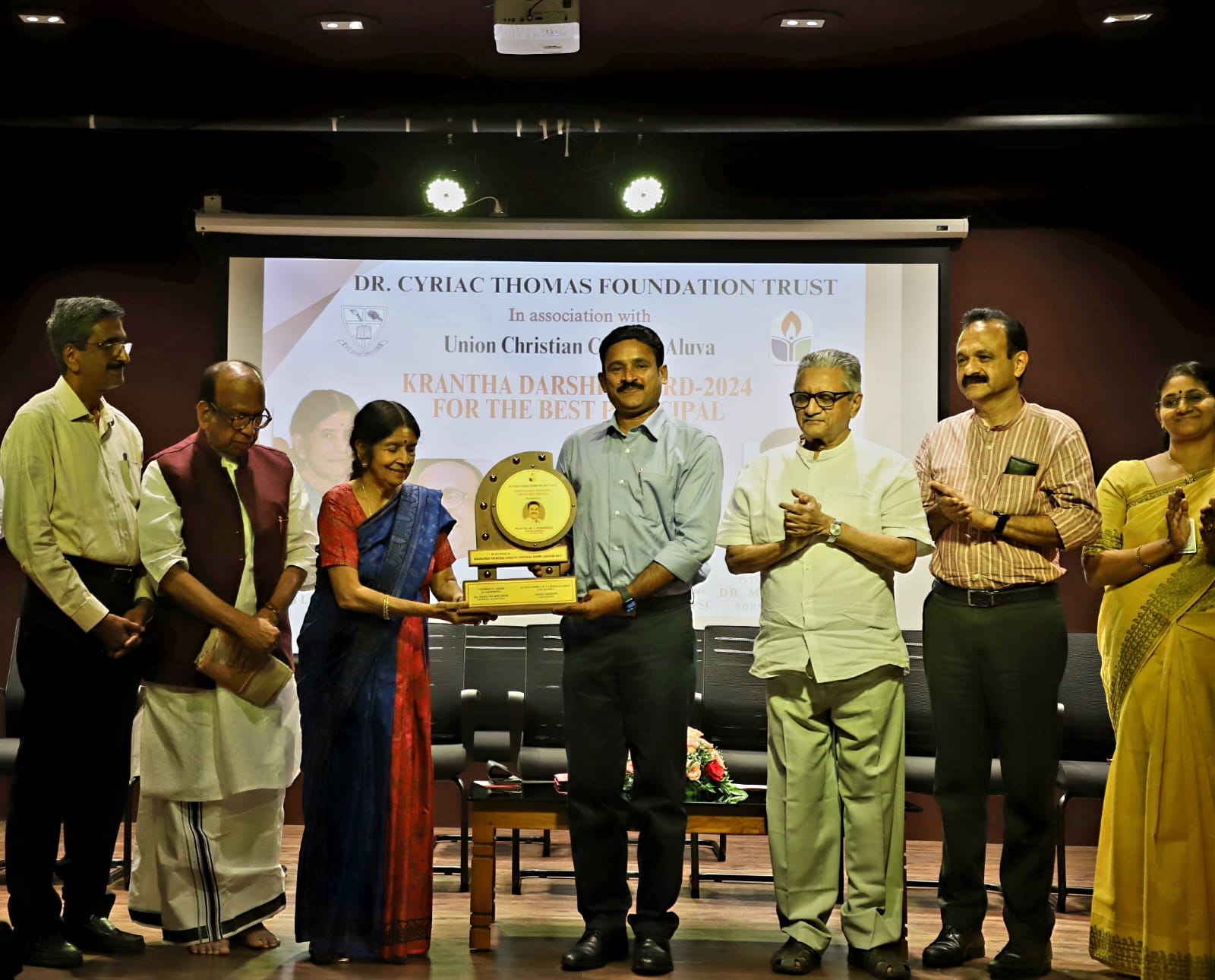 ഡോ. എം.ഐ. പുന്നൂസിന് ക്രാന്തദർശി പുരസ്കാരം സമ്മാനിച്ചു.