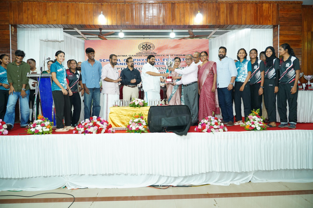 ആലുവ യൂണിയൻ ക്രിസ്ത്യൻ കോളേജിന് മികച്ച സ്പോർട്സ് പെർഫോമിങ് കോളേജ് അവാർഡ്