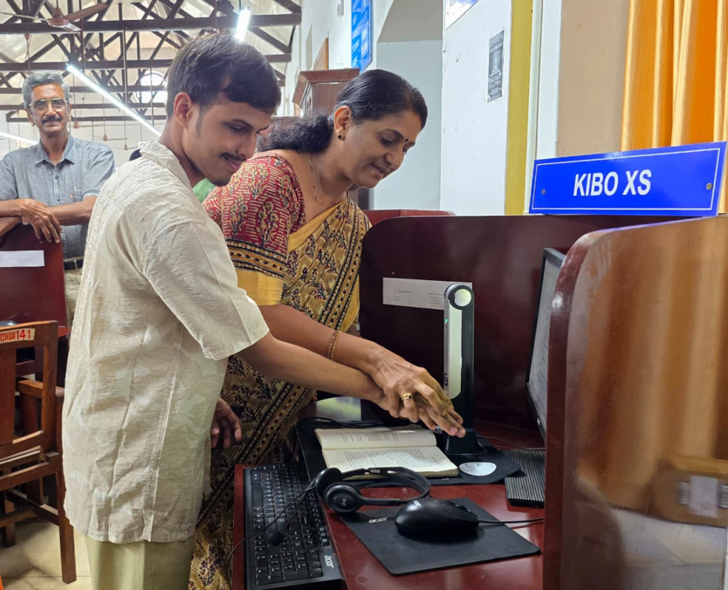 കാഴ്ചപരിമിതിയുള്ള വിദ്യാർത്ഥികൾക്ക് പഠനം കൂടുതൽ എളുപ്പമാക്കാൻ യുസി കോളേജിൽ കിബോ എക്‌സ്‌എസ്